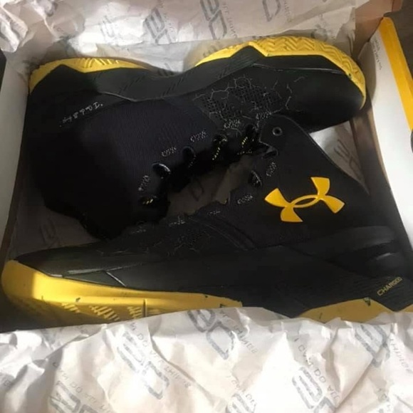 [MEN] UNDER ARMOUR (Size 8) Curry 2 Batman Black Yellow - Picture 2 of 3
